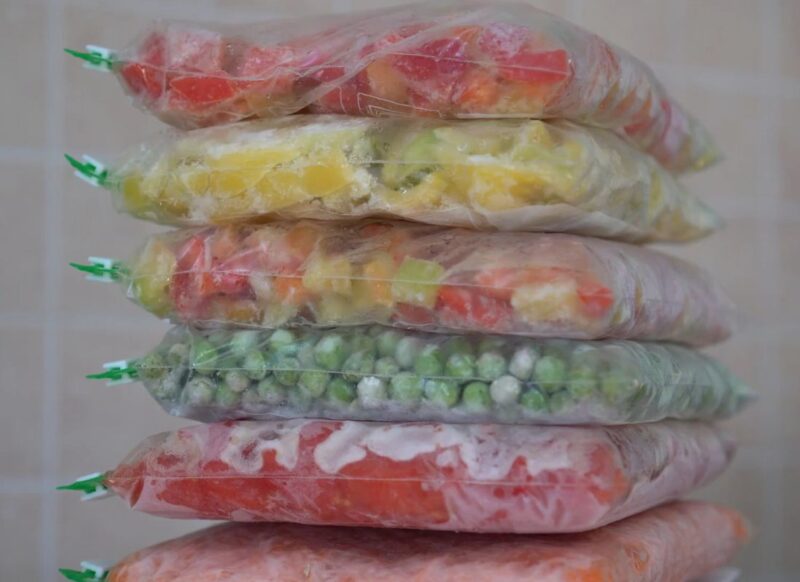 prikaz zamrznutog povrća u zip kesama