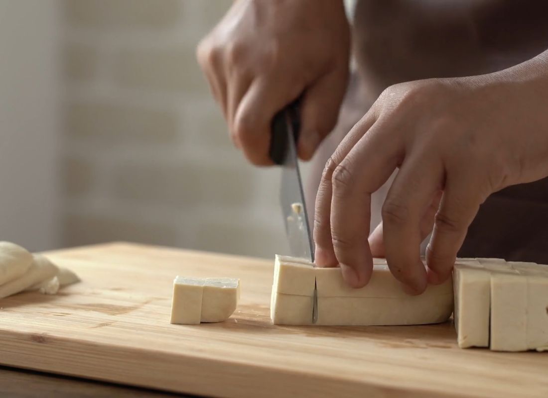 Kako spremiti tofu da bude ukusan – marinade i tehnike pripreme