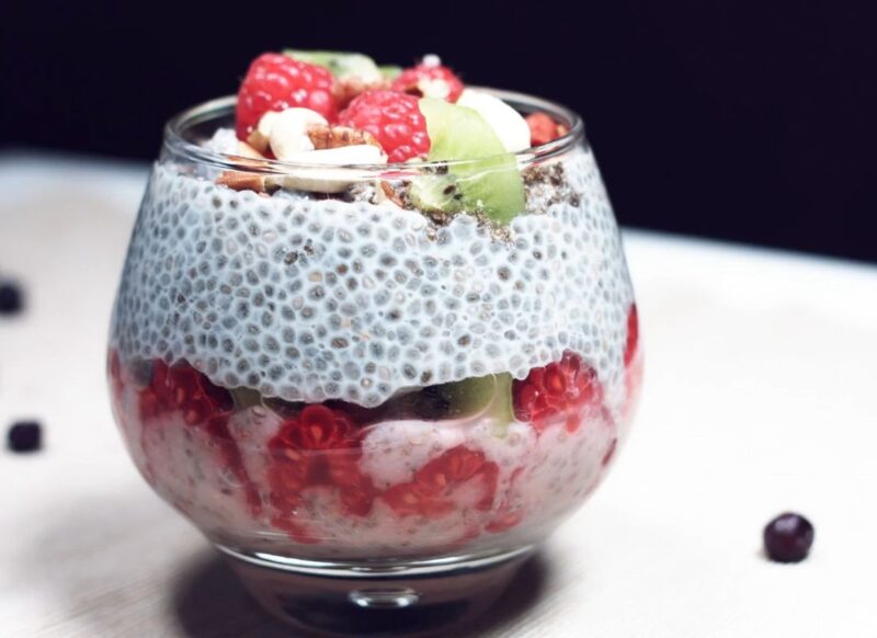 vedganski čia puding sa malinama