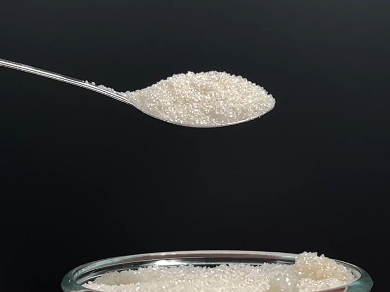 beli šećer na kašičici